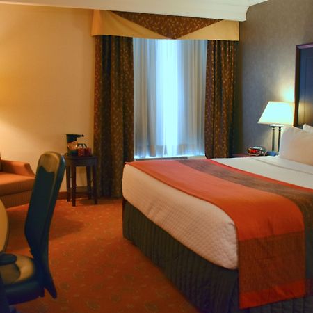 Hamilton Plaza Hotel And Conference Centre Kültér fotó