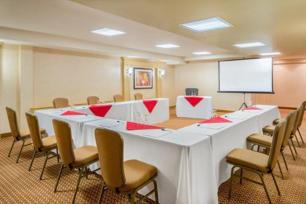 Hamilton Plaza Hotel And Conference Centre Kültér fotó