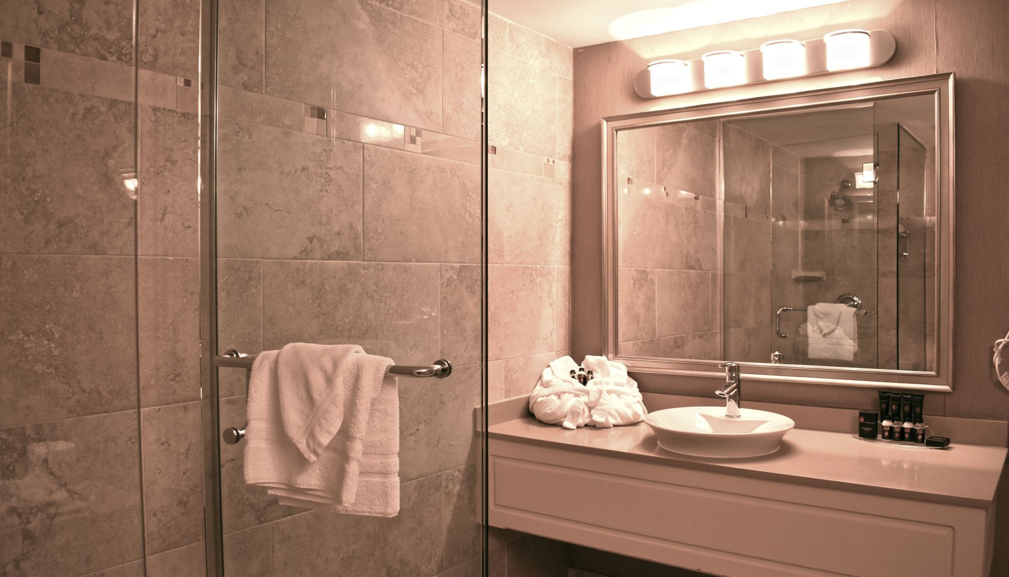 Hamilton Plaza Hotel And Conference Centre Kültér fotó